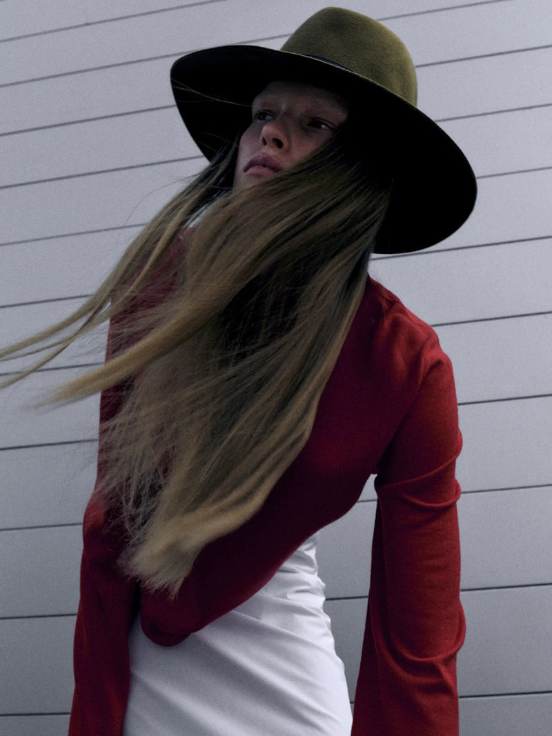 Paola Hat  Janessa Leoné   